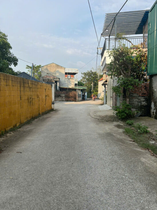 23 tr/m2 TRUNG TÂM XÃ PHÚ NGHĨA CHƯƠNG MỸ DT 220m2 MẶT 10m CHIA 2 LÔ, SẴN NHÀ XÂY MỚI