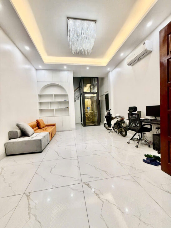 BÁN NHÀ 5 TẦNG PHỐ NGUYỄN CAO XE NHỎ NGỦ TRONG NHÀ