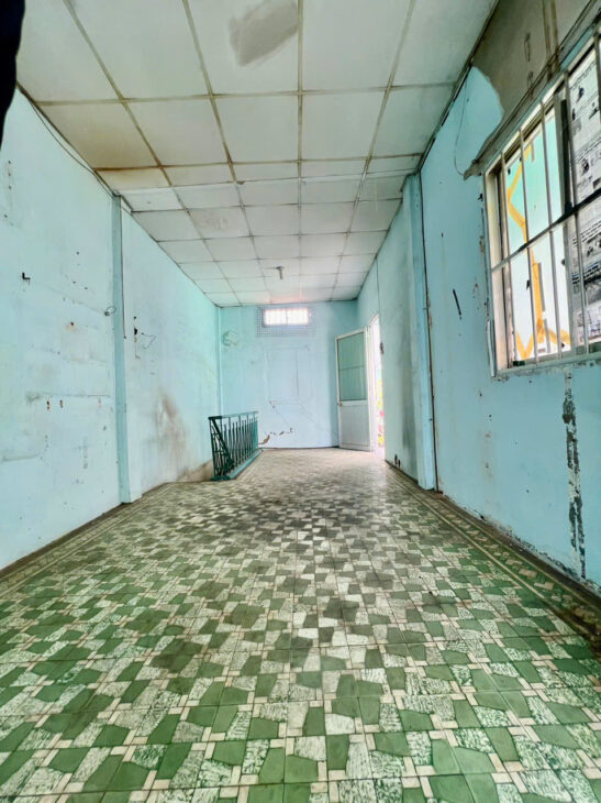 Căn góc 02 mặt tiền Hoàng Diệu cách mặt tiền 30 m NGANG 4.5 DÀI XX CÓ 4 TỶ