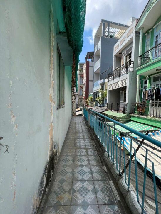 Căn góc 02 mặt tiền Hoàng Diệu cách mặt tiền 30 m NGANG 4.5 DÀI XX CÓ 4 TỶ