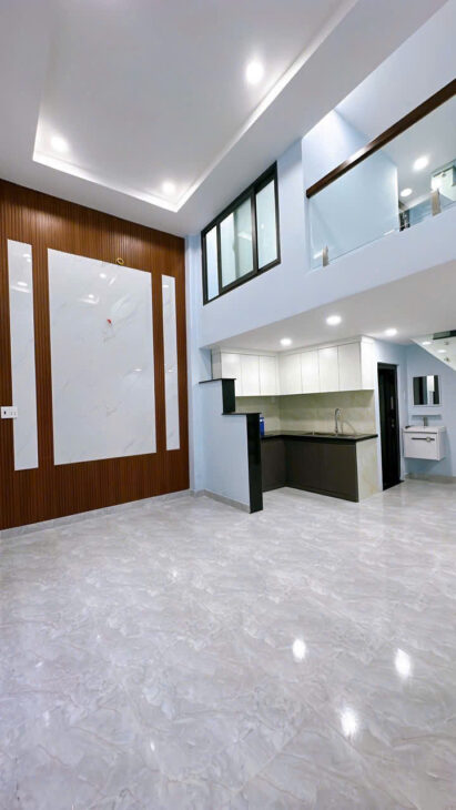 NHÀ ĐẸP NGANG 4.5 NỞ NGANG 5M DÀI 6M ĐÚC BÊ TÔNG SỔ HỒNG CÓ 3 TỶ TRUNG TÂM Q4