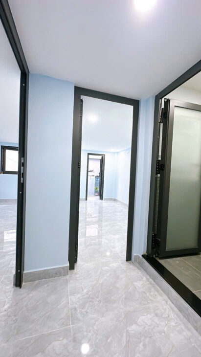 NHÀ ĐẸP NGANG 4.5 NỞ NGANG 5M DÀI 6M ĐÚC BÊ TÔNG SỔ HỒNG CÓ 3 TỶ TRUNG TÂM Q4