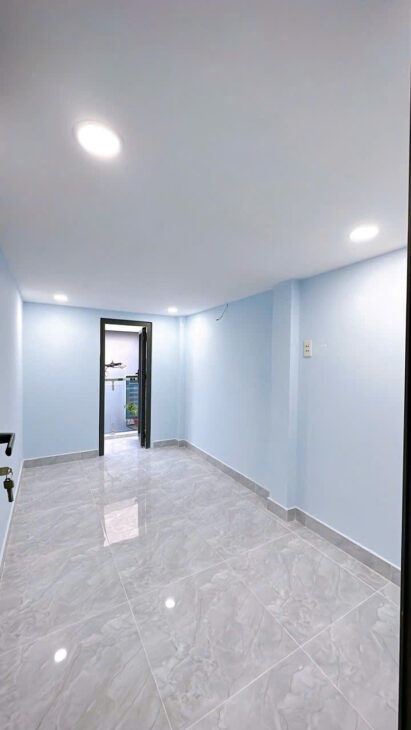 NHÀ ĐẸP NGANG 4.5 NỞ NGANG 5M DÀI 6M ĐÚC BÊ TÔNG SỔ HỒNG CÓ 3 TỶ TRUNG TÂM Q4