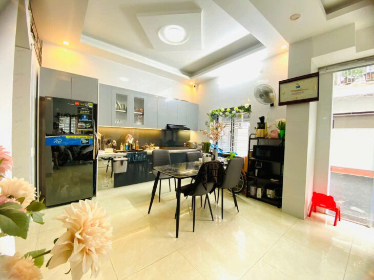 Bán nhà Thiên Lôi, 45m 4 tầng, lô góc, ô.tô đỗ cửa cả ngày, giá 4.65 tỉ