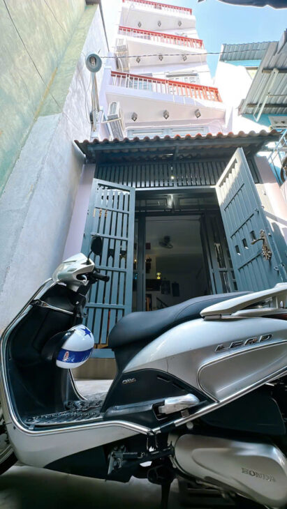 NHÀ MỚI ĐÚC 5 TẤM SỔ HỒNG TRUNG TÂM Q4 CÓ 3 TỶ