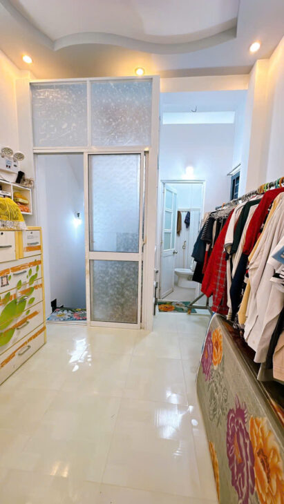 NHÀ MỚI ĐÚC 5 TẤM SỔ HỒNG TRUNG TÂM Q4 CÓ 3 TỶ