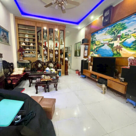 Nhà mặt đường Vĩnh Tiến, 68m 4 tầng, Giá 6.1 tỉ, ô.tô đỗ cửa thoải mái