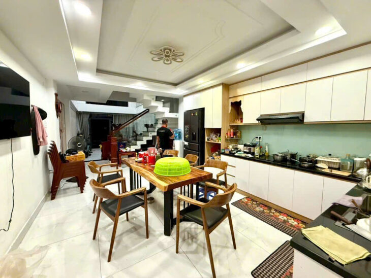 ????Căn nhà 5 tầng kiên cố, đẹp chỉn chu – ngay trung tâm Thới An, Q12 đang chờ gia chủ mới!