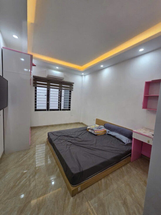 Bán nhà phố Thái Thịnh xây mới 5 tầng – Lô góc trước nhà rộng 3m