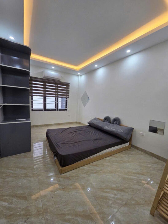 Bán nhà phố Thái Thịnh xây mới 5 tầng – Lô góc trước nhà rộng 3m