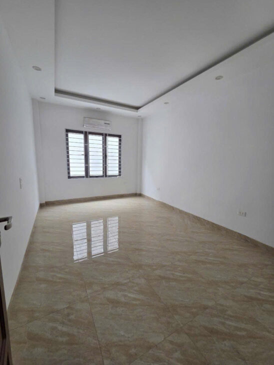 Bán nhà phố Thái Thịnh xây mới 5 tầng – Lô góc trước nhà rộng 3m