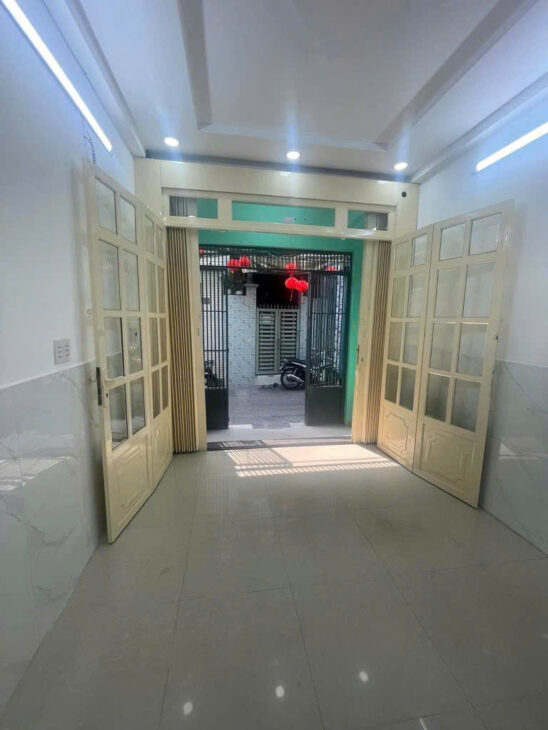 Bán gấp nhà hẻm 4m Nguyễn Văn Cừ Quận 5 giá tốt