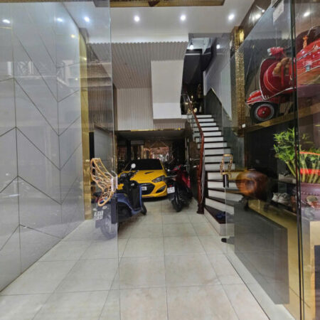 PL NGUYỄN CHÍ THANH – OTO TRÁNH – KD SAPA DT 40m2 6T x MT 4.1m Giá 18 tỷ