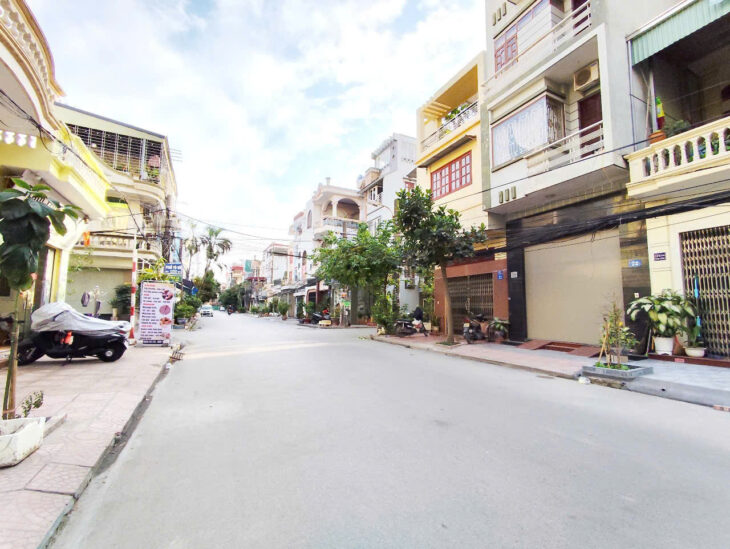 Nhà phân lô 333 Văn Cao tuyến 2, DT 72m 2.5 tầng, đường cực rộng 15m, Giá 7.2 tỉ