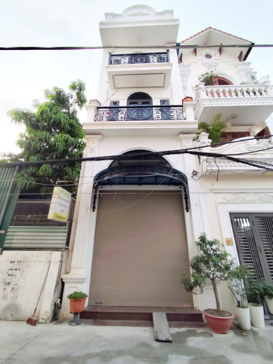 Nhà Khúc Thừa Dụ, mặt ngõ 5m, 67m 4 tầng, độc lập còn đẹp, Giá 5.5 tỉ