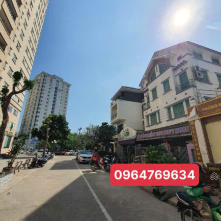 Cần bán BT Trung văn Intracom, Tố Hữu, DT:145m x 4T,MT 6,2m. Giá 31 tỷ. LH: 0964769634