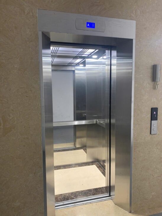 Cần cho thuê mặt bằng làm văn phòng hoặc kho với diện tích 290m², không gian rộng rãi, thoáng mát.
