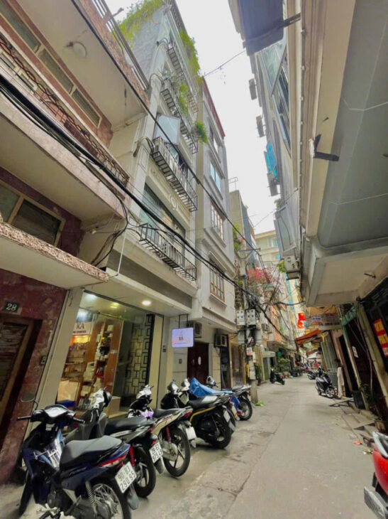 NHÀ ĐẸP ĐÊ LA THÀNH – Có Dòng Tiền – Ở Lại Sướng DT 54m2 7 tầng MT 3.9m Giá 11.9 tỷ