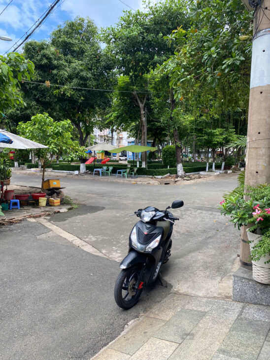 BIỆT THỰ SÂN VƯỜN LÊ ĐỨC THỌ – GARA XE HƠI – KHU PHÂN LÔ ĐỒNG BỘ – CÔNG VIÊN TRƯỚC NHÀ