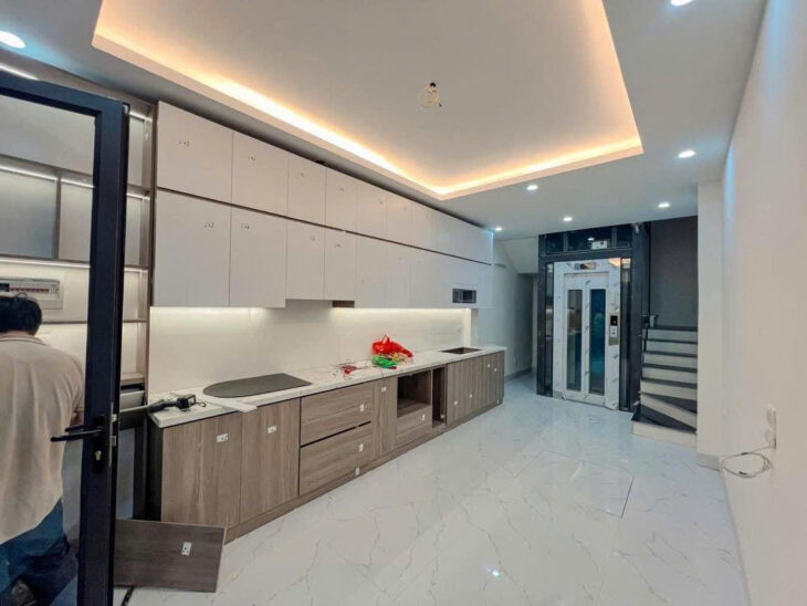 NHÀ ĐẸP HOÀNG MAI MỚI TINH – THANG MÁY DT 34m2 5 tầng MT 3.2m Giá 7.6 tỷ