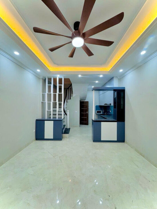 BÁN NHÀ HOÀNG MAI NGÕ TRƯỚC NHÀ SIÊU RỘNG DT 36m2 5 tầng MT 3.2m Giá 7.65 tỷ