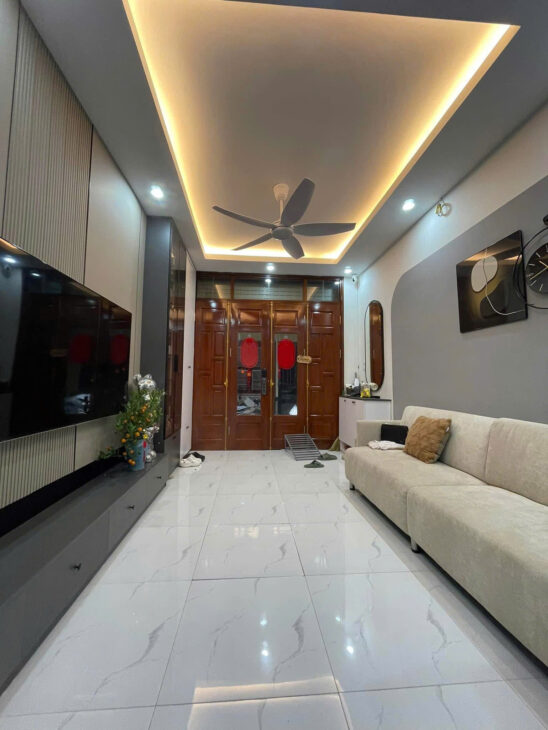 NHÀ ĐẸP HOÀNG MAI – 3 GÁC ĐỖ CỬA – 10M RA Ô TÔ DT 32m2 5 tầng Giá 7 tỷ