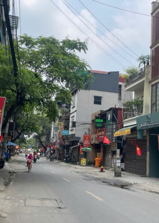 đất mặt phố ĐÊ LA THÀNH, chỉ hơn 300 tr/m, lô góc, mặt tiền 6.6m, gần ngã 5 ô chợ dừa, cần tiền