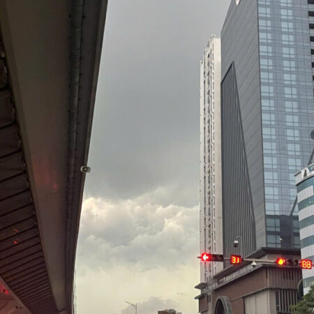 mặt phố ĐÊ LA THÀNH, mt 6,6m, 10 tầng, gần ngã 5 Ô CHỢ DỪA, tòa văn phòng dòng tiền 1,5 tỷ/năm