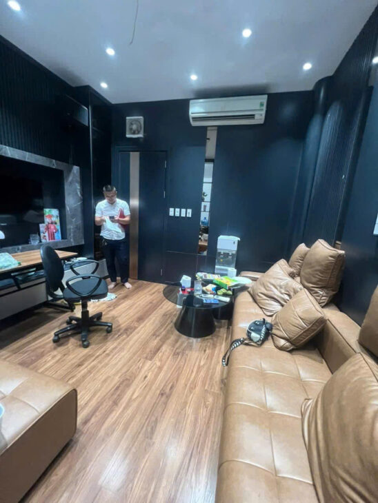 BÁN NHÀ NGUYỄN KHANG – NGÕ THÔNG DT 56m2 7 tầng MT 4m Giá 15.3 tỷ