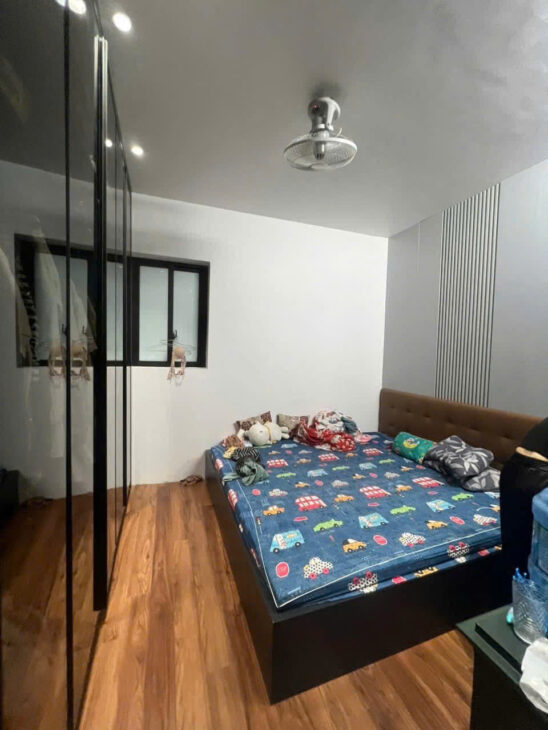 BÁN NHÀ NGUYỄN KHANG – NGÕ THÔNG DT 56m2 7 tầng MT 4m Giá 15.3 tỷ