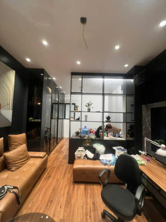 BÁN NHÀ NGUYỄN KHANG – NGÕ THÔNG DT 56m2 7 tầng MT 4m Giá 15.3 tỷ