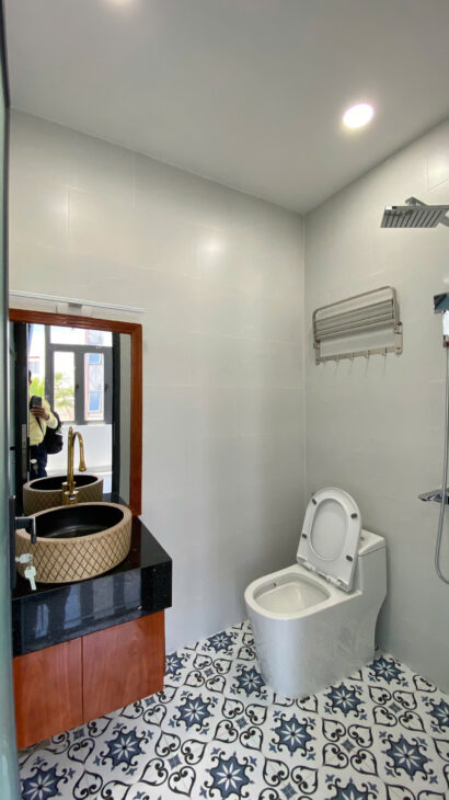 Cần bán nhà mới xây 3 tầng đường Mai An Tiêm 5ty950 p. Vĩnh Phước, cách bãi tắm Hòn Chồng 1km.