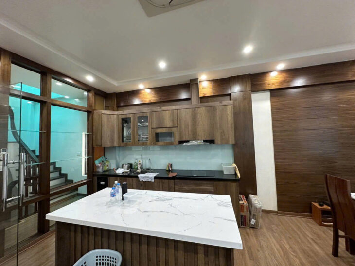 BÁN NHÀ LÔ GÓC MẶT PHỐ ĐÔNG QUAN – 7 TẦNG, THANG MÁY, Ô TÔ VÀO NHÀ!