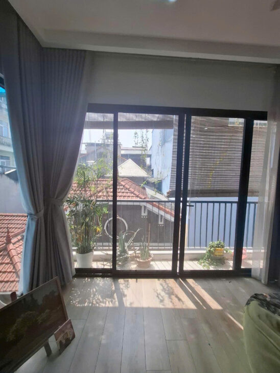 Nhà mặt ngõ Lạc Long Quân, Tây Hồ, lô góc hai thoáng, ngõ nông, 45m, 5 tầng, 12 tỷ.