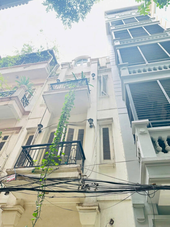 PHÁO ĐÀI LÁNG – KINH DOANH – DT 42m2 4 tầng mặt tiền 3.7m Giá 15.8 tỷ