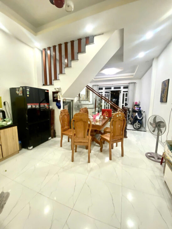 NHÀ 3 TẦNG GẦN LÊ VĂN THỊNH – SỔ RIÊNG – Ô TÔ TỚI CỬA chỉ nhỉnh 7 TỶ