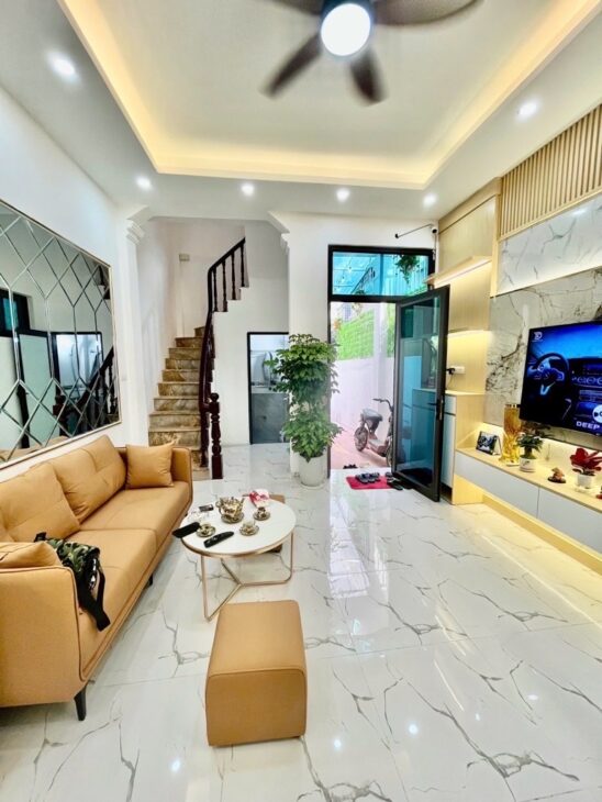 BÁN NHÀ DÂN XÂY PHỐ HOÀNG MAI-3 TẦNG-39M2 -MT 4 M GIÁ CHỈ 5,6 TỶ