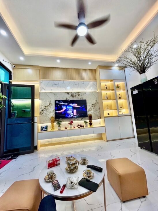 BÁN NHÀ DÂN XÂY PHỐ HOÀNG MAI-3 TẦNG-39M2 -MT 4 M GIÁ CHỈ 5,6 TỶ