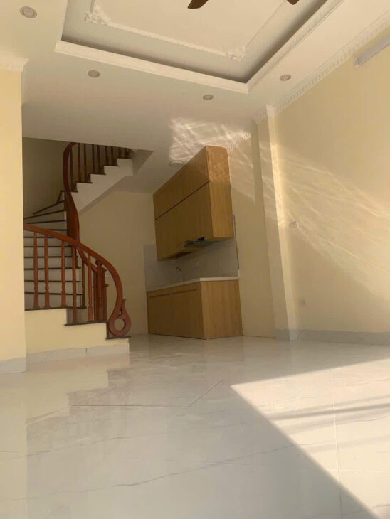 BÁN NHÀ CỔ LINH, ĐÀM QUANG TRUNG, GẦN TTTM AEON, NGÕ THÔNG, Ô TÔ ĐỖ CỬA, 5 TẦNG, XÂY MỚI.