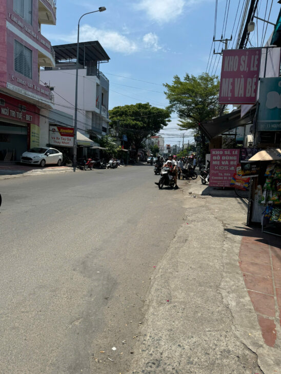 BÁN ĐẤT HẺM NGUYỄN KHUYẾN, SÁT CHỢ VĨNH HẢI, NHA TRANG