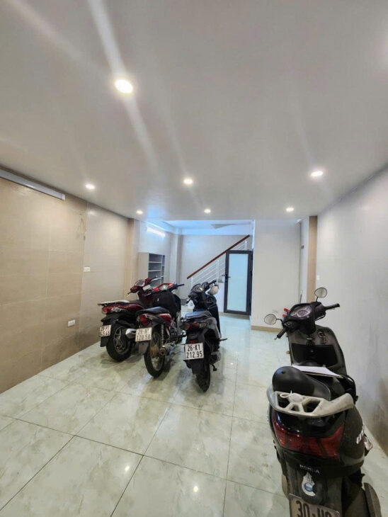 Phố QUAN NHÂN KINH DOANH – FULL NỘI THẤT DT 31m2 6T MT 3.9m Giá 8.75 tỷ