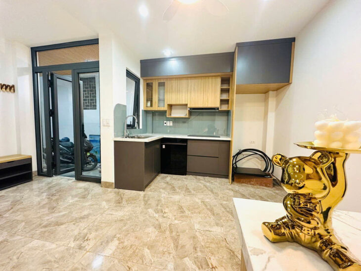 BÁN NHÀ ĐỘI CẤN, BA ĐÌNH, 39M2 7 TẦNG MT 4M GIÁ 8.2TỶ- NGÕ THÔNG-GẦN HỒ SÁT PHỐ – GẦN LĂNG BÁC.