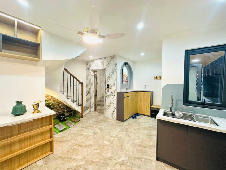 BÁN NHÀ ĐỘI CẤN, BA ĐÌNH, 39M2 7 TẦNG MT 4M GIÁ 8.2TỶ- NGÕ THÔNG-GẦN HỒ SÁT PHỐ – GẦN LĂNG BÁC.