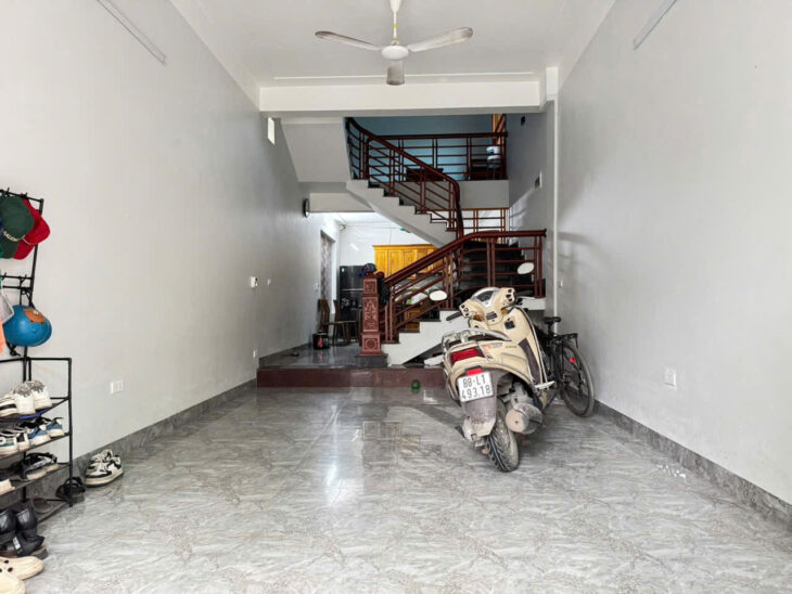 Bán nhà 3 tầng tổ 11, TT Quang Minh, Mê Linh. Nhà mới, đầy đủ tiện nghi, 2 mặt thoáng