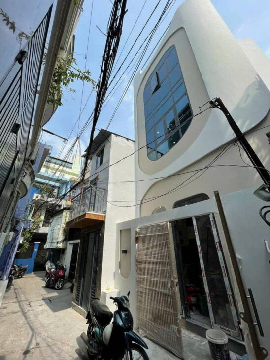 Nhà Đẹp Giá Rẻ Trung Tâm Quận 10 – 3 Tầng Chỉ 1.2 Tỷ, Sổ Hồng Riêng” nở hậu