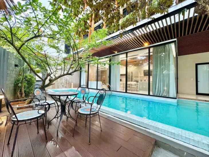 Villa lô góc ,hồ bơi – Ngay cổng sân bay – Giá 22 tỷ .