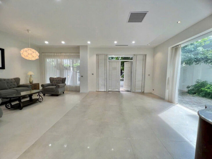 BÁN BIỆT THỰ CIPUTRA TÂY HỒ HÀ NỘI DT 324m2, xây 3 tầng, sân vườn rộng