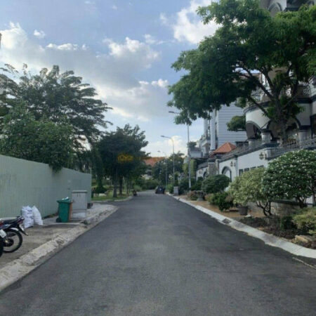 Hạ giá gấp bán lô đất đường Đỗ Xuân Hợp – Phước Long B – Quận 9 – TPHCM. Diện tích: 2200m² – 35