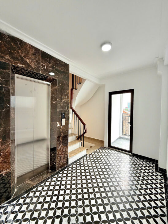 BÁN GẤP NHÀ CỔ NHUẾ 35M2X6 TẦNG,THANG MÁY,MT=5M,NGÕ THÔNG, 7.7 TỶ