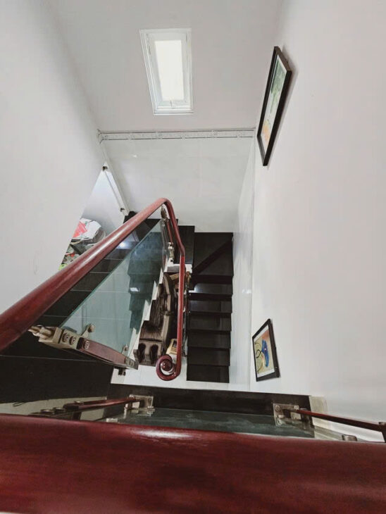 Nhà Mới 3Tầng Cách mặt Tiền 15M Hẻm Thẳng Xe Hơi Sổ Vuông 92m2 Gía 13,5 Tỷ Thương Lượng